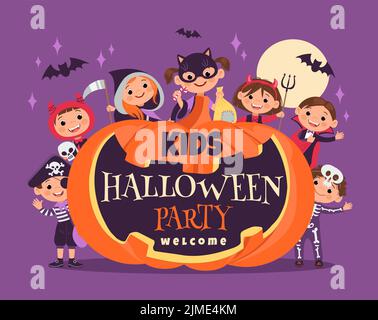 Halloween Kinderparty. Plakat zum Oktoberfest. Lustige Jungen und Mädchen. Holiday Horror Kostüme. Lächelnder Kürbis mit Einladungstext. Niedliche Kinder in Stock Vektor