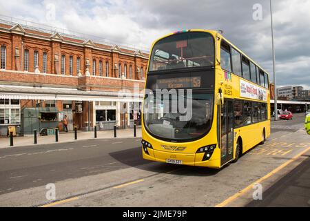 Bournemouth Yellow Buses ging in die Verwaltung und alle Dienste eingestellt 4. August. Fotos, die am letzten Tag aufgenommen wurden Stockfoto