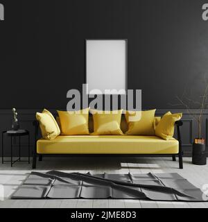 Leerer Rahmen an schwarzer Wand, vertikaler Posterrahmen im dunklen, modernen Innenhintergrund mit gelbem Sofa im skandinavischen Stil Stockfoto