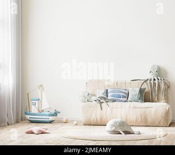 Kinderzimmer mit Bett und weichem Spielzeug, weiße Wandgestaltung im Kinderzimmer, 3d-Rendering Stockfoto