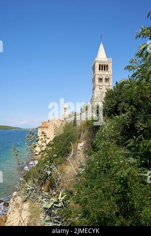 Glockenturm der Kathedrale Mariä Himmelfahrt in Rab Stockfoto