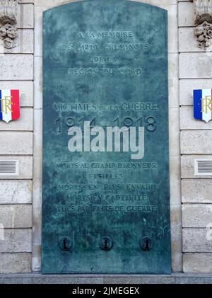 Die Plaque commorative aux environs de la Gare du Nord, Paris Stockfoto