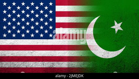Vereinigte Staaten von Amerika (USA) Nationalflagge Pakistan Nationalflagge. Grungen Hintergrund Stockfoto