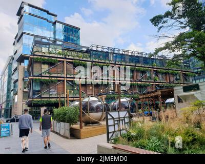 Blick auf die Straße von Spinningfields, einem modernen Gebiet, das im Jahr 2000s als Geschäfts-, Handels- und Wohnsiedlung entwickelt wurde Stockfoto