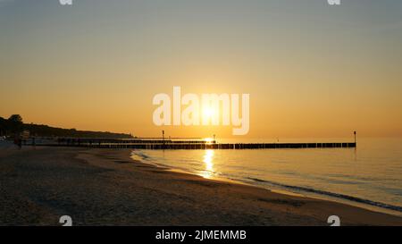 Abendstimmung am Strand der polnischen Ostseeküste bei Kolobrzeg Stockfoto