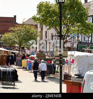 Der Wochenmarkt findet auf dem Stadtplatz von Poulton-Le-fylde statt Stockfoto