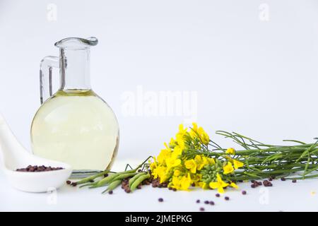 Rapsöl, Blumen und Samen isoliert weißen Hintergrund Stockfoto