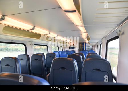 Amsterdam, Niederlande. Juli 2022. Das Innere eines niederländischen Eisenbahnzuges. Hochwertige Fotos. Stockfoto