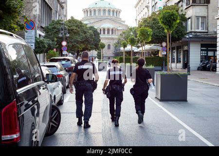 Zwei weibliche und ein männlicher Polizeibeamter im Dienst in Sofia, Bulgarien, Osteuropa, Balkan, EU Stockfoto