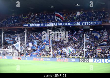 Genua, Italien. 5. August 2022. Unterstützer von uns Sampdoria sind beim Coppa Italia Spiel zwischen uns Sampdoria und Reggina 1914 am 5. August 2022 im Stadio Luigi Ferraris in Genua, Italien zu sehen. Quelle: Marco Canoniero/Alamy Live News Stockfoto