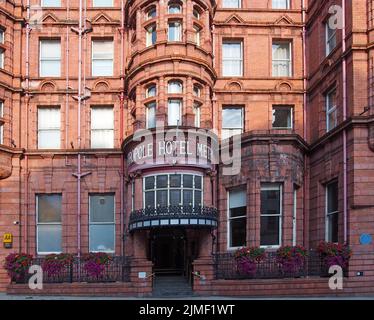 Vordereingang des historischen Metropolhotels in der King Street im Stadtzentrum von leeds Stockfoto