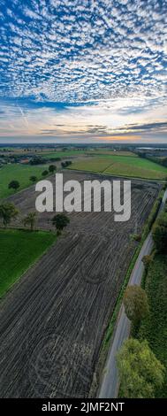 Canal Dessel Schoten Panorama-Luftaufnahme in Rijkevorsel, kempen, Belgien, zeigt die Wasserstraße in der natürlichen grünen Landwirtschaft Stockfoto