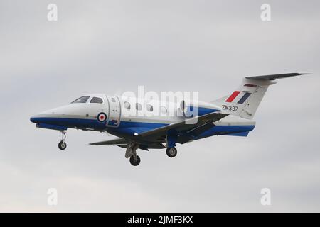 RAF Embraer Phenom beim Royal International Air Tattoo RIAT 2022 bei RAF Fairford, Großbritannien Stockfoto