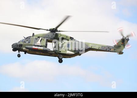 Kampfhubschrauber der deutschen Armee NH90 beim Royal International Air Tattoo RIAT 2022 bei RAF Fairford, Großbritannien Stockfoto