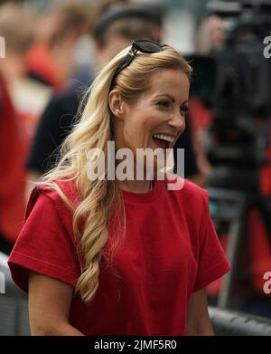 5.. August 2022, Deutsche Bank Park, Frankfurt, GER, 1. FBL, Eintracht Frankfurt vs FC Bayern München, DFL-Vorschriften verbieten die Verwendung von Fotografien als Bildsequenzen und/oder quasi-Video. Im Bild Moderatorin Andrea Kaiser Stockfoto