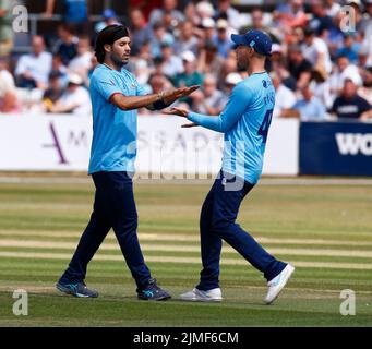 CHELMSFORD ENGLAND - AUGUST 05 : Essex's Shane Snater feiert das Dickicht von Billy Godleman aus Derbyshire CCC während des Royal London One-Day Cup Matc Stockfoto