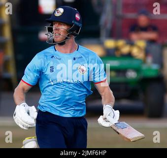 CHELMSFORD ENGLAND - 05. AUGUST :Essex's Grant Roelofsen während des Royal London One-Day Cup Spiels zwischen Essex Eagles CCC und Derbyshire CCC am Stockfoto