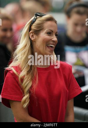 5.. August 2022, Deutsche Bank Park, Frankfurt, GER, 1. FBL, Eintracht Frankfurt vs FC Bayern München, DFL-Vorschriften verbieten die Verwendung von Fotografien als Bildsequenzen und/oder quasi-Video. Im Bild Moderatorin Andrea Kaiser Stockfoto