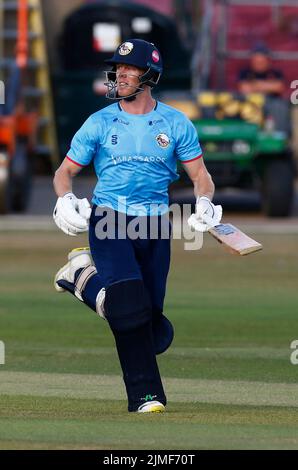 CHELMSFORD ENGLAND - 05. AUGUST :Essex's Grant Roelofsen während des Royal London One-Day Cup Spiels zwischen Essex Eagles CCC und Derbyshire CCC am Stockfoto