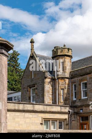 4. August 2022. Elgin, Moray, Schottland. Dies ist ein Turret-Feature auf einem Haus in Elgin an einem sonnigen Tag. Stockfoto