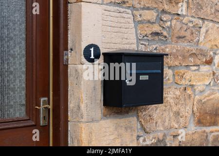 4. August 2022. Elgin, Moray, Schottland. Dies ist ein Briefkasten bei No 1 Haus in Elgin. Stockfoto