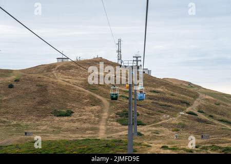 Seilbahn zum Gipfel des Llandudnos-Berges, dem Großen Orme. Großbritannien, Llandudno, Nordwales, 28. Juli 2022. Stockfoto
