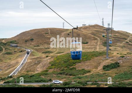 Seilbahn zum Gipfel des Llandudnos-Berges, dem Großen Orme. Großbritannien, Llandudno, Nordwales, 28. Juli 2022. Stockfoto