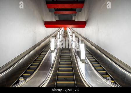 Moderne leere Rolltreppe. Stockfoto