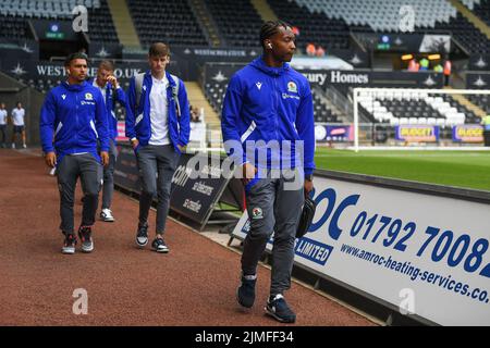 Swansea, Großbritannien. 06. August 2022. Blackburn Rovers erreichen am 8/6/2022 das Stadion Swansea.com in Swansea, Großbritannien. (Foto von Mike Jones/News Images/Sipa USA) Quelle: SIPA USA/Alamy Live News Stockfoto