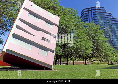 Am 4. Juni 2022 im Willard Park mit dem North Point Tower in der Ferne. Stockfoto