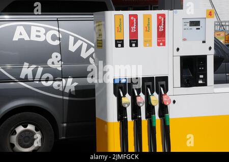 Kastrup/Kopenhagen/Dänemark/06. August 2022/Shell Benzin- und Shell-Tankstelle niedrigere Petro-Preise an Shell-Tankstelle in der dänischen Hauptstadt. (Foto..Francis Dean/Dean Picturs) Stockfoto