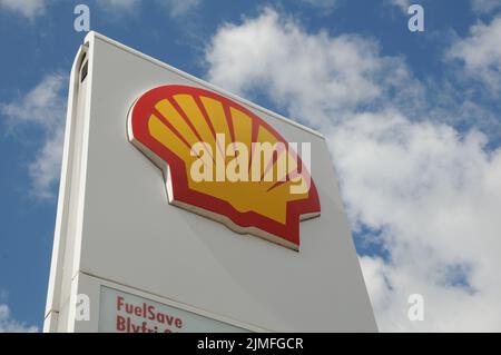 Kastrup/Kopenhagen/Dänemark/06. August 2022/Shell Benzin- und Shell-Tankstelle niedrigere Petro-Preise an Shell-Tankstelle in der dänischen Hauptstadt. (Foto..Francis Dean/Dean Picturs) Stockfoto