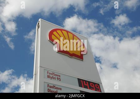 Kastrup/Kopenhagen/Dänemark/06. August 2022/Shell Benzin- und Shell-Tankstelle niedrigere Petro-Preise an Shell-Tankstelle in der dänischen Hauptstadt. (Foto..Francis Dean/Dean Picturs) Stockfoto
