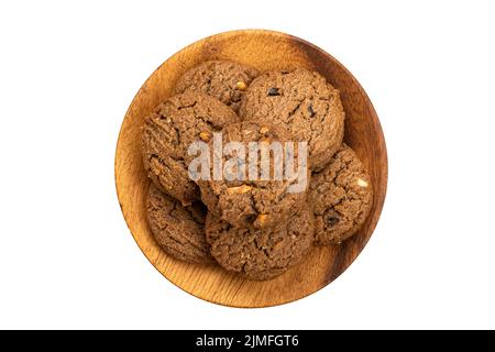 Stapel von Schokoladensplitter-Butterkeksen in Holzplatte Stockfoto