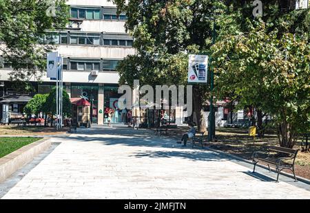 Rekonstruktion des Parks Trg Oslobodenja in Sarajevo abgeschlossen Stockfoto