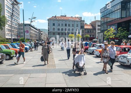 Heute fand vor dem BBI-Zentrum in Sarajevo ein Fiat-Fico Fest 2022 statt Stockfoto