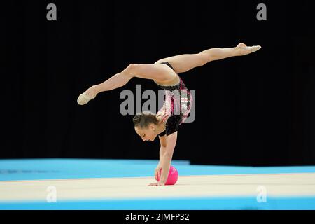 Die Engländerin Marfa Ekimova tritt am neunten Tag der Commonwealth Games 2022 in Birmingham beim Ballfinale der rhythmischen Gymnastik in der Arena Birmingham an. Bilddatum: Samstag, 6. August 2022. Stockfoto