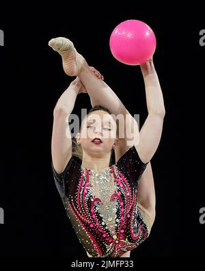 Die Engländerin Marfa Ekimova tritt am neunten Tag der Commonwealth Games 2022 in Birmingham beim Ballfinale der rhythmischen Gymnastik in der Arena Birmingham an. Bilddatum: Samstag, 6. August 2022. Stockfoto