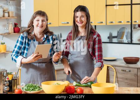 Gesunde Ernährung Familie Küche Freizeit neues Rezept Stockfoto