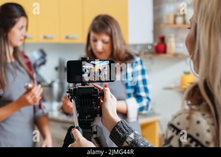 Familie kulinarische Video Blog Kochkurs Stockfoto