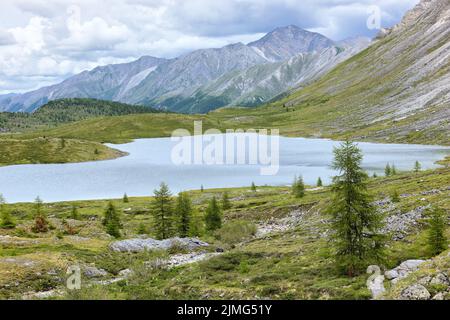 Bergsee im Hochland. Hanging Valley. Eastern Sayan. Russland Stockfoto