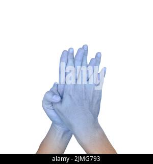 Zusammengekrallte Hände mit hellblauer Farbe des asiatischen jungen Mannes. Konzept der kalten und unbeholfenen Hand. Stockfoto