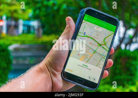 Taxi Auto Holen Sie sich App auf dem Handy-Bildschirm in Bangkok Thailand. Stockfoto