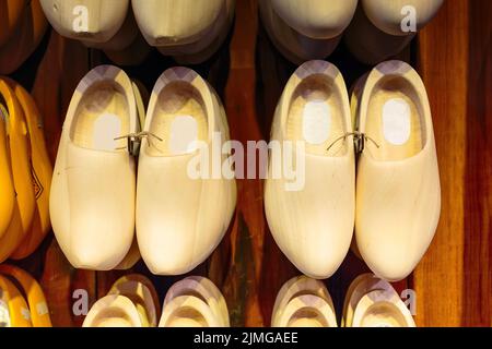 Traditionelle holländische Holzschuhe oder Clogs Stockfoto