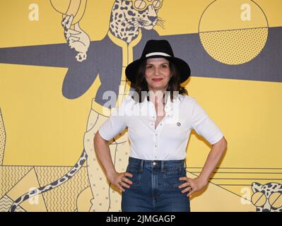 Locarno, Swiss Locarno Film Festival 2022 PARADISE HIGHWAY Filmfotofilm Anna Gutto Regisseurin, Juliette Binoche, Hala Finley, Christiane Seidel cctress, Claudia Bluemhber Produzentin auf dem Foto: Juliette Binoche in GIORGIO ARMANI Stockfoto