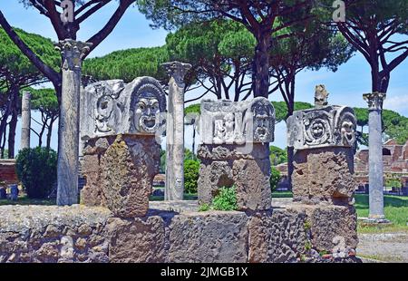 Masken aus antikem Theater, Ostia Antica Stockfoto