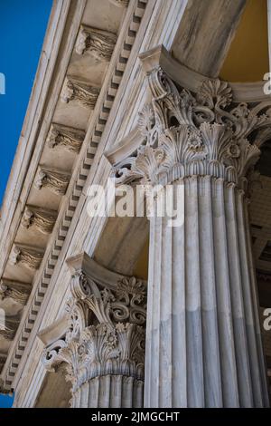 Detail der korinthischen Säulenköpfe des Zappeion-Gebäudes in Athen Stockfoto