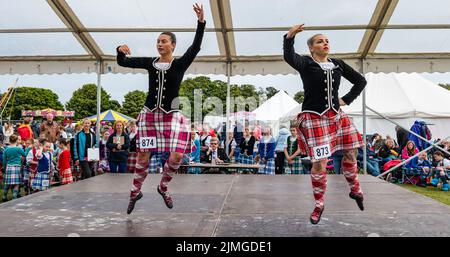 North Berwick, East Lothian, Schottland, Großbritannien, 6.. August 2022. North Berwick Highland Games: Die jährlichen Spiele finden auf dem Erholungsgebiet statt. Im Bild: Der Highland Dancing Wettbewerb Stockfoto