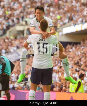 06 Aug 2022 - Tottenham Hotspur gegen Southampton - Premier League - Tottenham Hotspur Stadium Eric Dier von Tottenham Hotspur feiert sein Tor mit Heung-Min Son während des Spiels gegen Southampton Bildnachweis : © Mark Pain / Alamy Live News Stockfoto