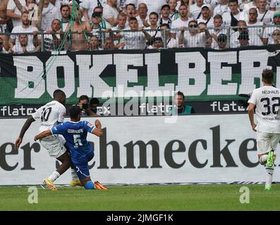 08/06/2022, Borussia Park, Monchengladbach, GER, 1.FBL, Borussia Monchengladbach gegen TSG Hoffenheim, die DFL-Vorschriften verbieten die Verwendung von Fotos als Bildsequenzen und/oder quasi-Video. Im Bild erzielt Marcus Thuram (M Gladbach) das Tor auf 2:1. Stockfoto